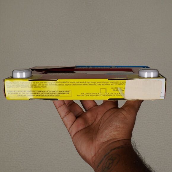 Etch A Sketch Magic Screen Unisex Kids Classic Drawing Toy 3+ Retired - Picture 3 of 11